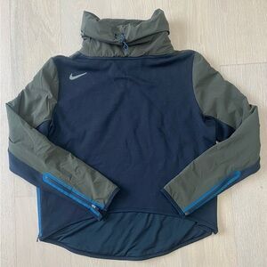Nike Dri-fit women’s puffer sweatshirt. Green and black
Size medium